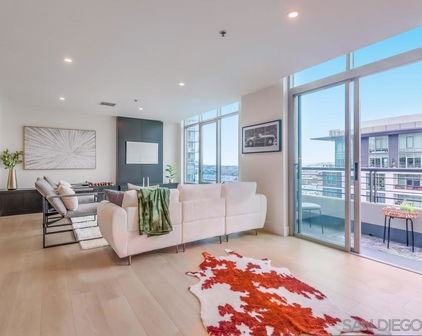 425 W Beech St Unit 1706, Downtown
