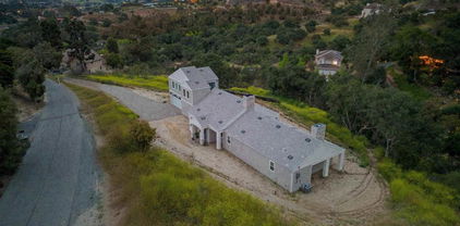 2747 Via Del Robles, Fallbrook