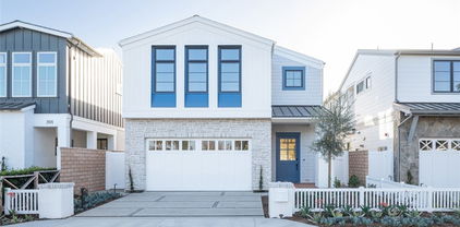 387 La Perle Place, Costa Mesa