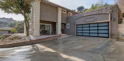 1523 Colina Drive, Glendale