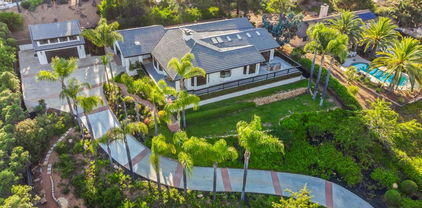 1677 S Hill Ave, Fallbrook