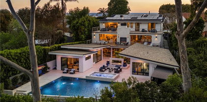 552 Seaward Rd, Corona Del Mar