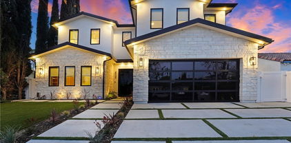 4949 Petit Avenue, Encino