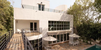 255 S Bentley Avenue, Los Angeles
