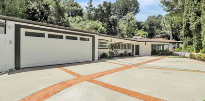 9466 Hidden Valley Place, Beverly Hills