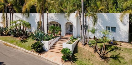 16815 Bajio Road, Encino