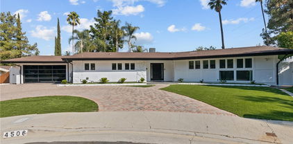 4506 El Abaca Place, Tarzana