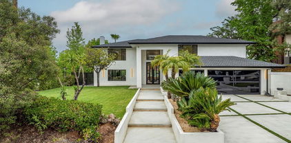 18101 Green Meadow Drive, Encino