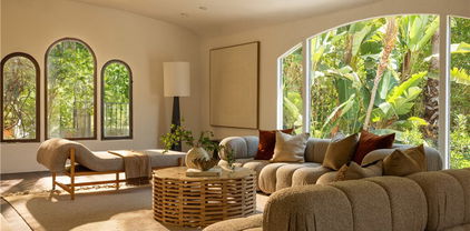 2495 Glendower Avenue, Los Angeles