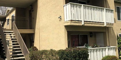 2561 White Oak Unit 1, Escondido