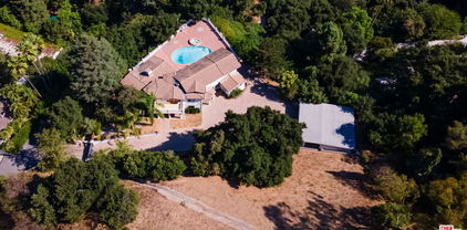 3200 Oakley Drive, Los Angeles