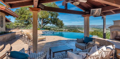 23815 Park Belmonte, Calabasas