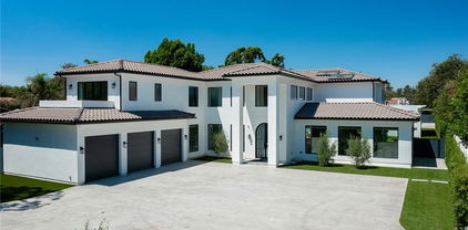 13807 Magnolia Boulevard, Sherman Oaks