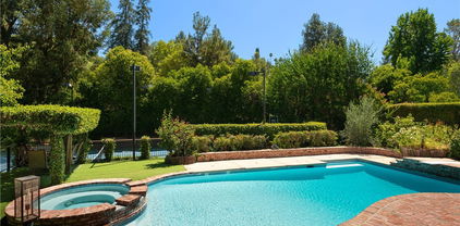 4851 Corbin Avenue, Tarzana