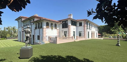 107 Fremont Place, Los Angeles