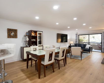 8880 Villa La Jolla Dr Unit 208, La Jolla