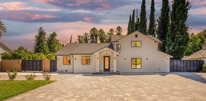 17800 Raymer Street, Sherwood Forest