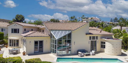 5908 Vista De La Luz, Woodland Hills