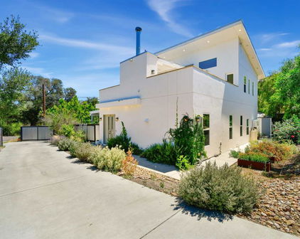 20102 Elm Ln, Escondido