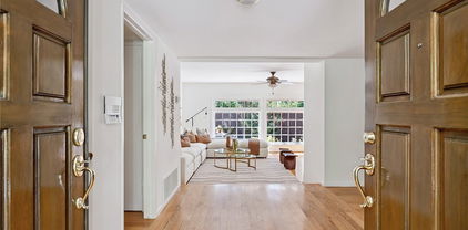 4241 Kingfisher Road, Calabasas