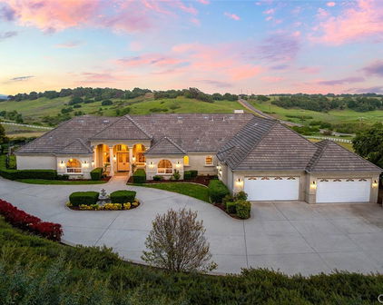 41653 Oak Trail Court, Murrieta
