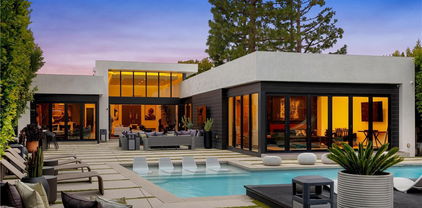 7139 Macapa Drive, Los Angeles