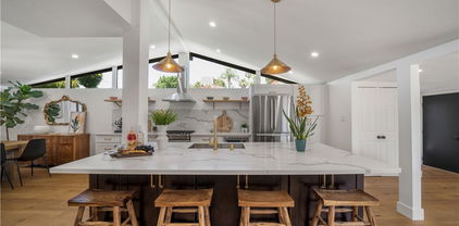 6451 Jumilla Avenue, Woodland Hills