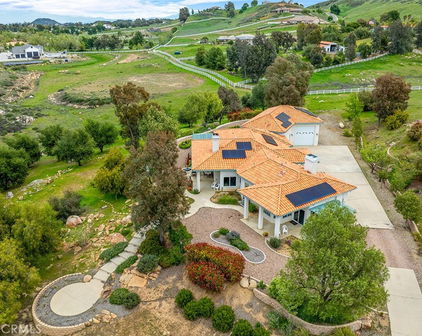 40042 Via Caballos, Murrieta