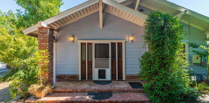23153 Oxnard Street, Woodland Hills