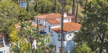 8855 St Ives Drive, Los Angeles
