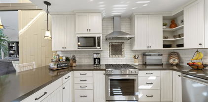 111 Juan Circle, Palm Desert