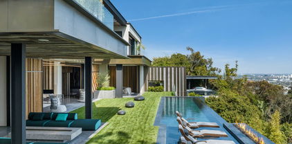 8741 St Ives Drive, Los Angeles