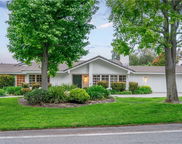 9 Middleridge Lane N, Rolling Hills image