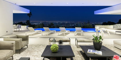 1535 CARLA, Beverly Hills