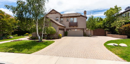 68 E Twisted Oak Drive, Simi Valley
