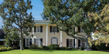 625 N Sierra Drive, Beverly Hills