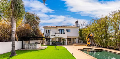 23123 Oxnard Street, Woodland Hills
