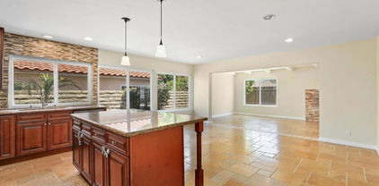 8761 Menkar Rd, Mira Mesa