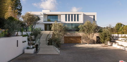 16187 Royal Oak Road, Encino