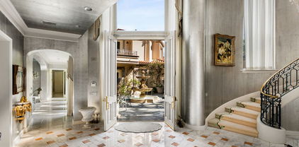 10275 Century Woods Drive, Los Angeles