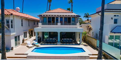 8 Buccaneer Way, Coronado