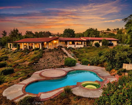 37895 Avenida Bravura, Temecula