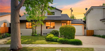 5730 Newcastle Avenue, Encino