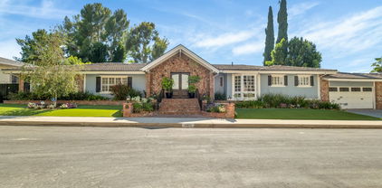 4423 Portico Place, Encino