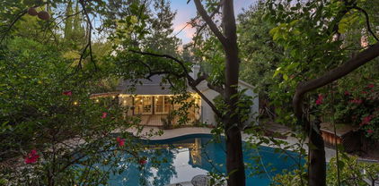 22370 Macfarlane Drive, Woodland Hills