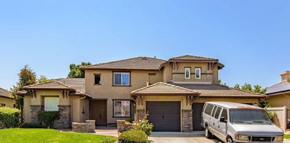 569 Inverlochy Dr, Fallbrook