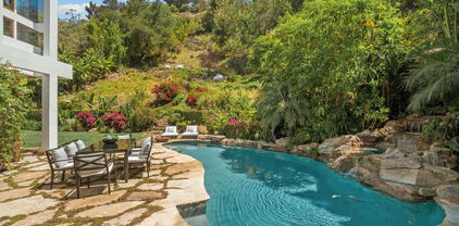 1260 N Bundy Drive, Los Angeles