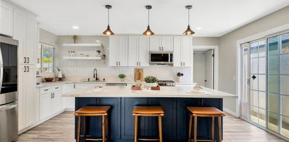 587 Traverse Drive, Costa Mesa