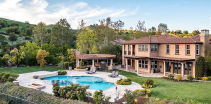 5701 Calais Court, Calabasas