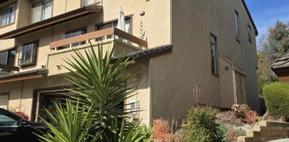 2527 WOODLANDS Way, Oceanside